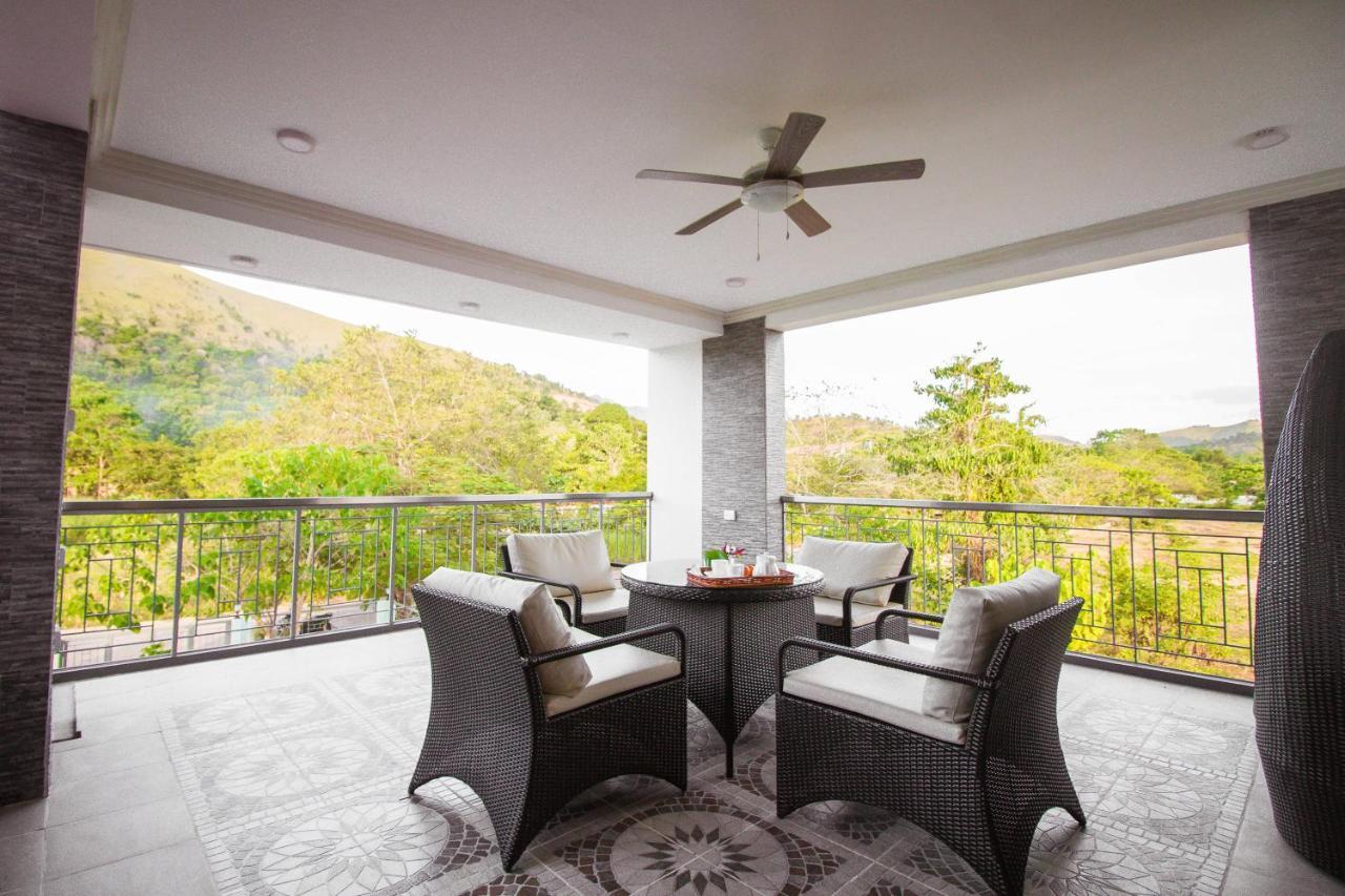Bella Villa Coron Luaran gambar