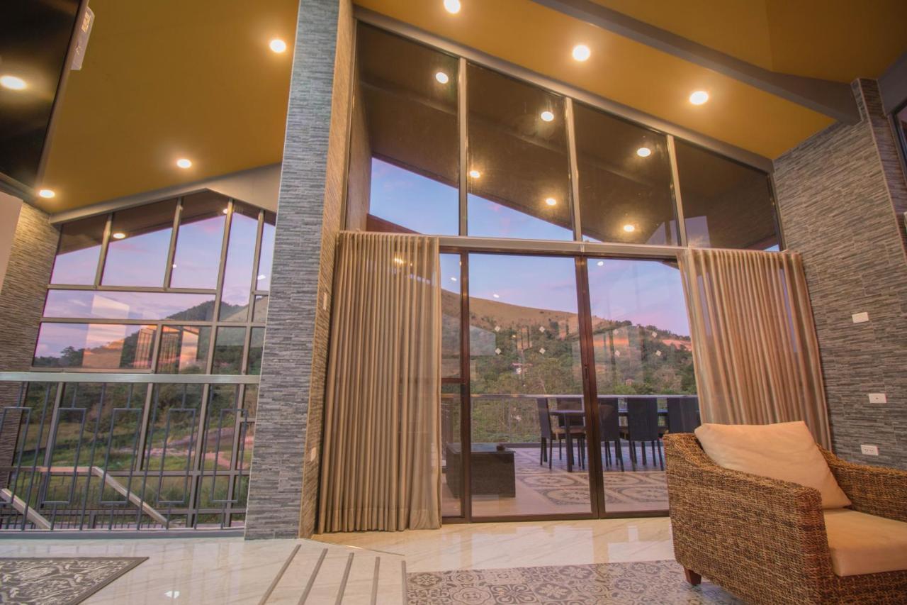 Bella Villa Coron Luaran gambar