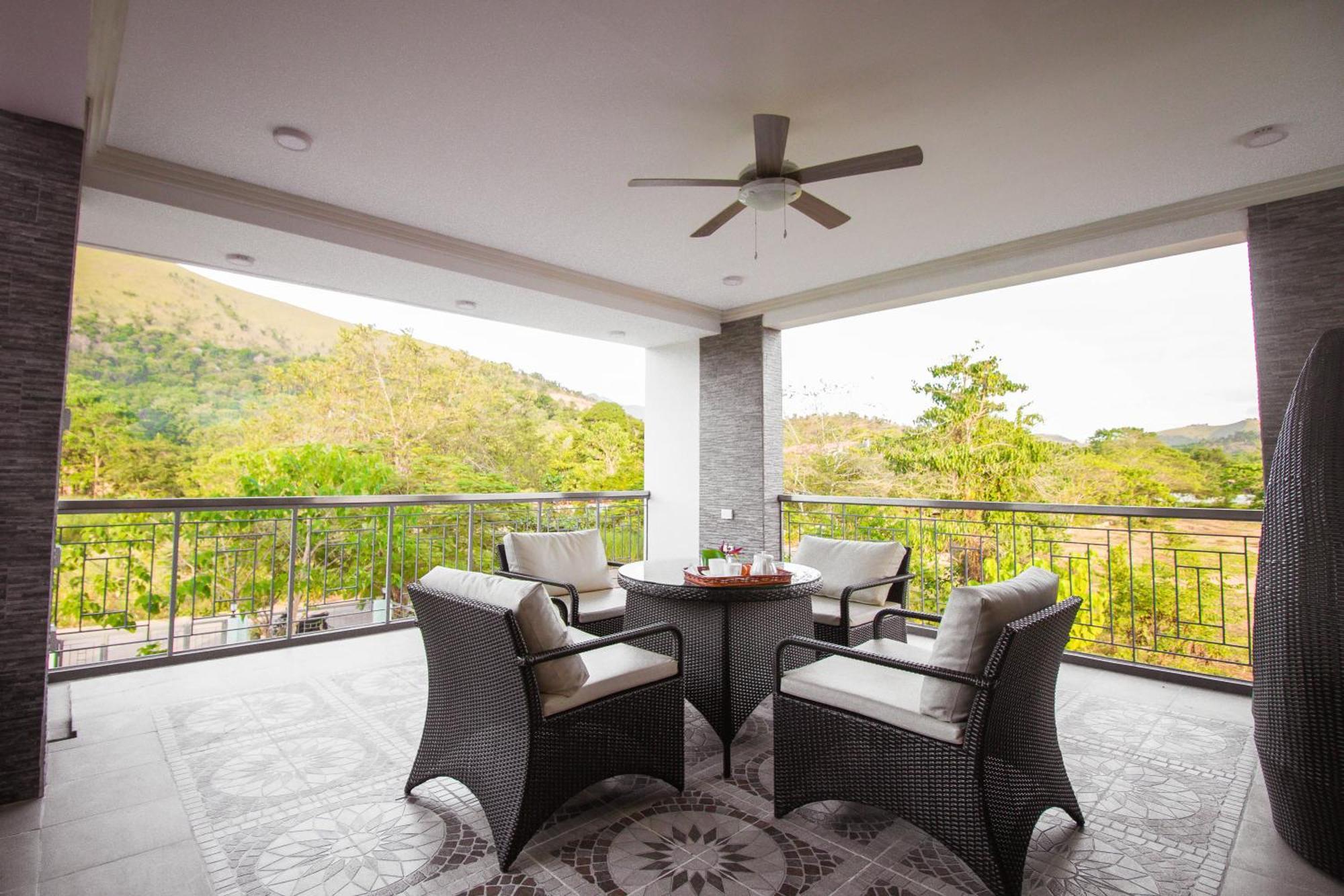 Bella Villa Coron Luaran gambar