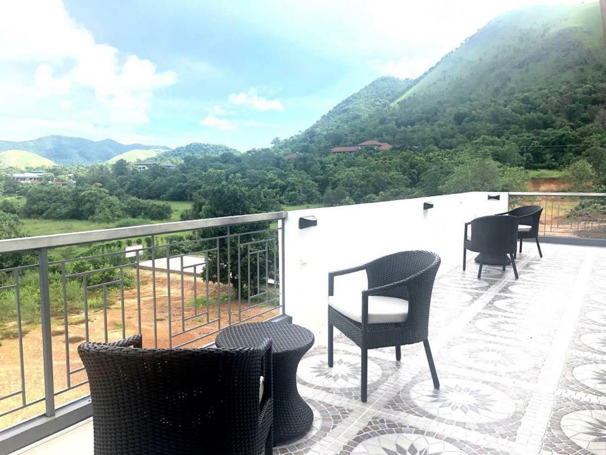 Bella Villa Coron Luaran gambar